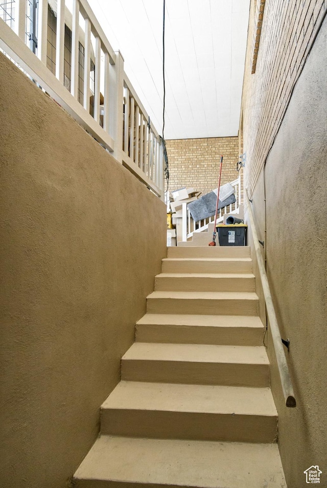 155 S 200 W, Gunnison, UT 84634 - staircase featuring a high ceiling