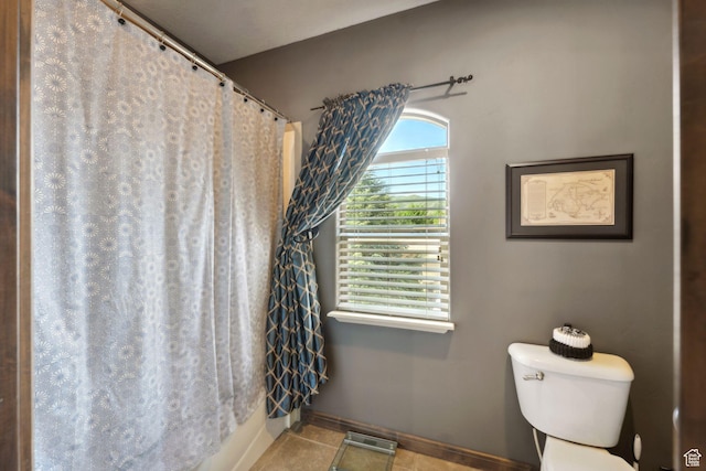 13302 S Corner Wood Dr E, Draper, UT 84020 - bathroom featuring toilet, baseboards, tile patterned flooring, and a shower with curtain