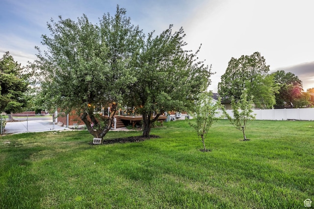 10297 S Weeping Willow Dr E, Sandy, UT 84070 - view of yard