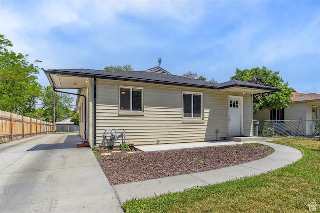 1142 W Fremont Ave, Salt Lake City, UT 84104 - bungalow-style home featuring concrete driveway