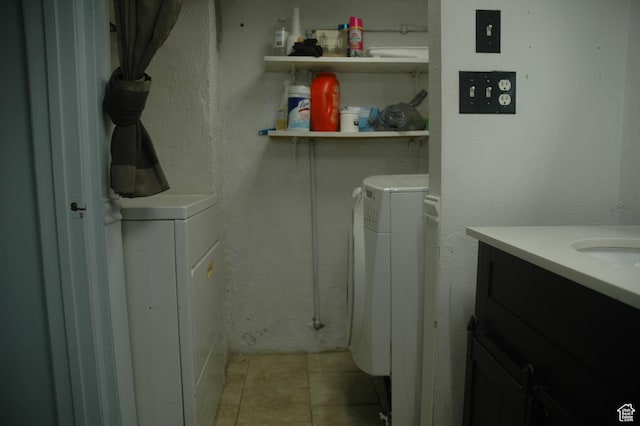 682 W 400 N, Payson, UT 84651 - laundry room featuring washer and dryer and light tile patterned flooring
