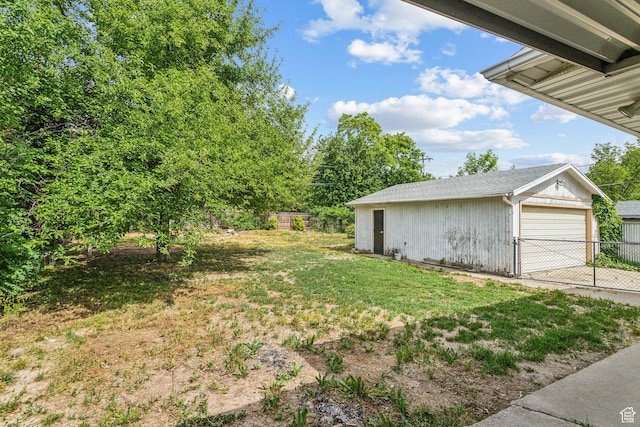 2937 S 900 E, Salt Lake City, UT 84106 - view of yard with an outdoor structure and a detached garage