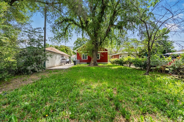 2955 S Jefferson Ave E, Ogden, UT 84403 - view of yard featuring a patio