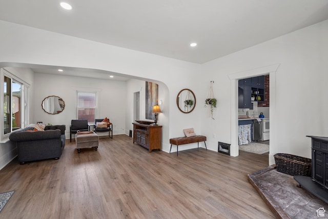 2955 S Jefferson Ave E, Ogden, UT 84403 - living room featuring light wood-style floors, arched walkways, recessed lighting, and baseboards