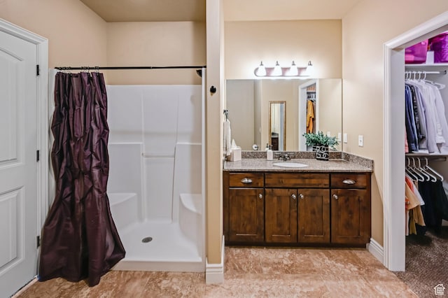 658 S 150 E, Smithfield, UT 84335 - full bath featuring curtained shower, vanity, and a walk in closet