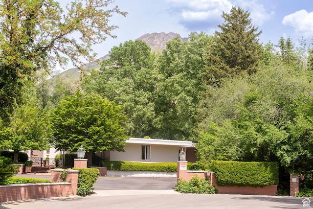 2285 E Cottonwood Cir, Holladay, UT 84117 - view of front facade with a mountain view and stucco siding