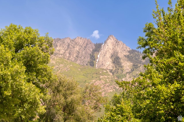 2285 E Cottonwood Cir, Holladay, UT 84117 - view of mountain background