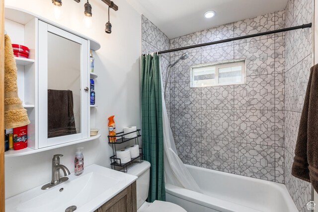 824 N 200 E, Price, UT 84501 - full bathroom featuring toilet, shower / tub combo, and vanity