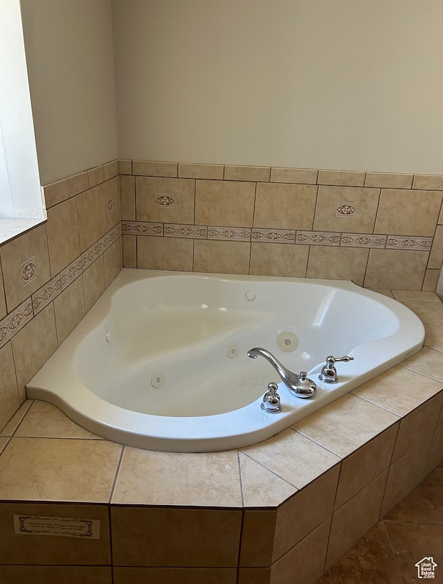 734 S 1300 E, Salt Lake City, UT 84102 - full bath featuring a tub with jets