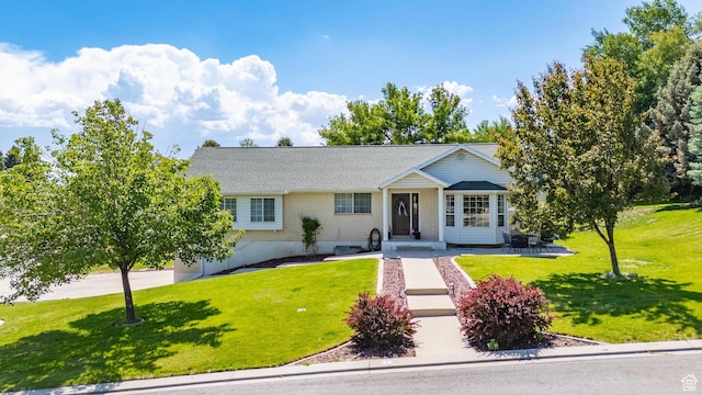 543 Hillside Cir, Alpine, UT 84004 - single story home with a front lawn