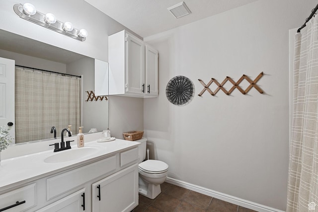 543 Hillside Cir, Alpine, UT 84004 - full bath featuring toilet, vanity, tile patterned flooring, baseboards, and a shower with curtain