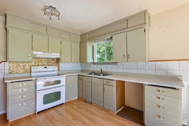 793 E 100 S, Hyrum, UT 84319 - kitchen with range with two ovens, under cabinet range hood, a sink, light wood-style flooring, and light countertops