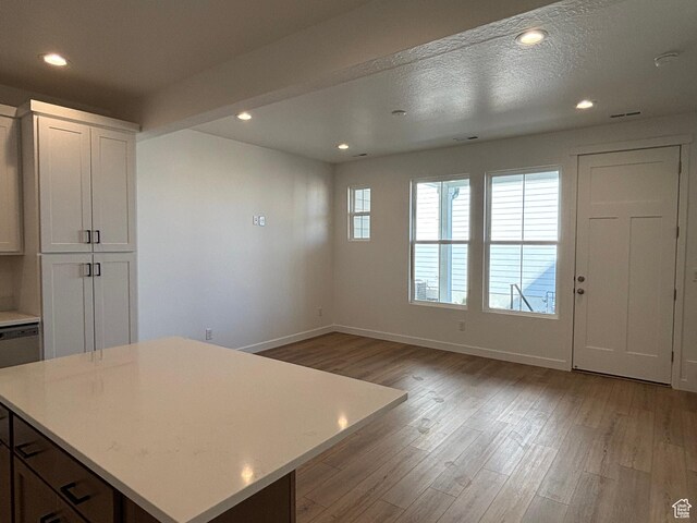 6889 W S Jordan Pkwy, South Jordan, UT 84009 - kitchen featuring light wood-style flooring, light countertops, baseboards, and recessed lighting
