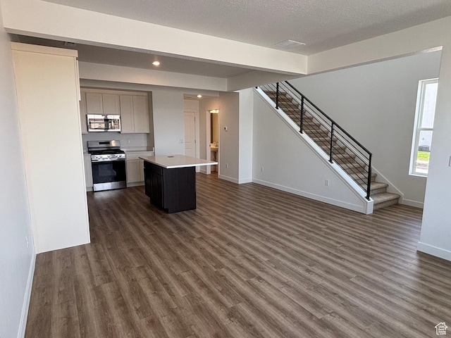 6907 W S Jordan Pkwy, South Jordan, UT 84009 - kitchen featuring stainless steel appliances, open floor plan, dark wood-style flooring, a center island, and recessed lighting