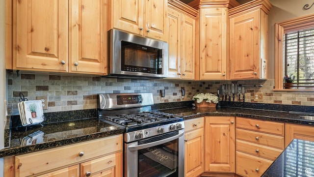 1988 Fieldstone Ln, Heber City, UT 84032 - kitchen with stainless steel appliances, tasteful backsplash, light brown cabinetry, and dark stone countertops