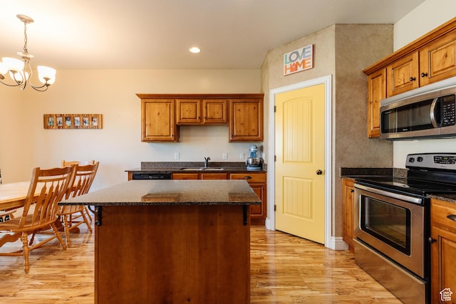 691 N 240 E Unit 39, Smithfield, UT 84335 - kitchen featuring appliances with stainless steel finishes, light wood finished floors, a sink, a kitchen island, and a chandelier
