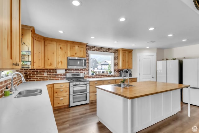 276 N Elk Ridge Dr, Elk Ridge, UT 84651 - kitchen with stainless steel appliances, a sink, butcher block countertops, an island with sink, and recessed lighting