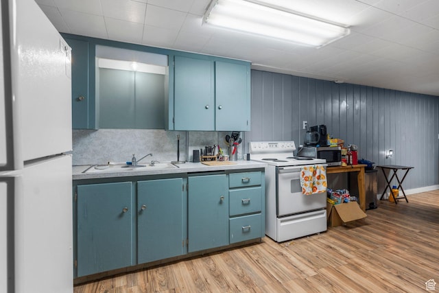 16 N 200 E, Cedar City, UT 84720 - kitchen with white appliances, blue cabinetry, a sink, and light wood finished floors