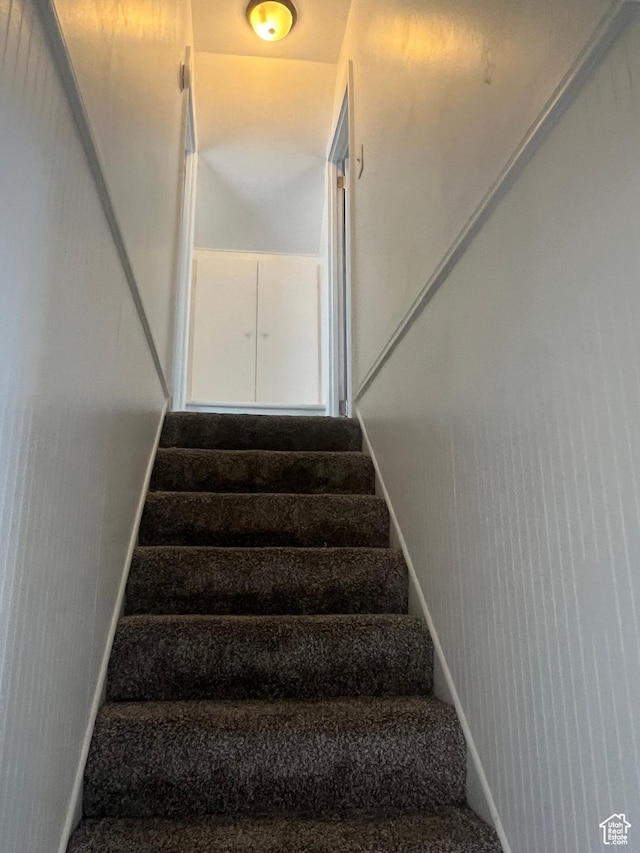 2717 S Orchard Dr, Bountiful, UT 84010 - stairway featuring baseboards