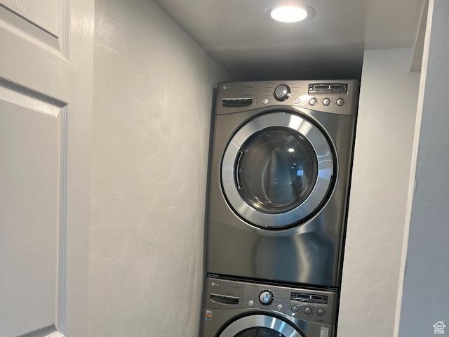 2717 S Orchard Dr, Bountiful, UT 84010 - laundry area with stacked washer / dryer