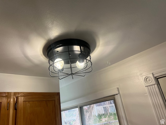 2717 S Orchard Dr, Bountiful, UT 84010 - detailed view of a chandelier