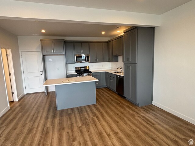 6901 W S Jordan Pkwy, South Jordan, UT 84009 - kitchen featuring stainless steel appliances, baseboards, a sink, recessed lighting, and wood finished floors