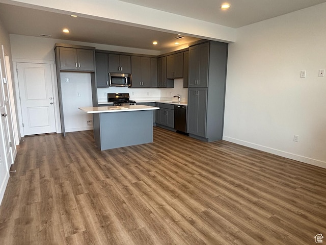 6901 W S Jordan Pkwy, South Jordan, UT 84009 - kitchen with stainless steel appliances, baseboards, dark wood-type flooring, a sink, and recessed lighting