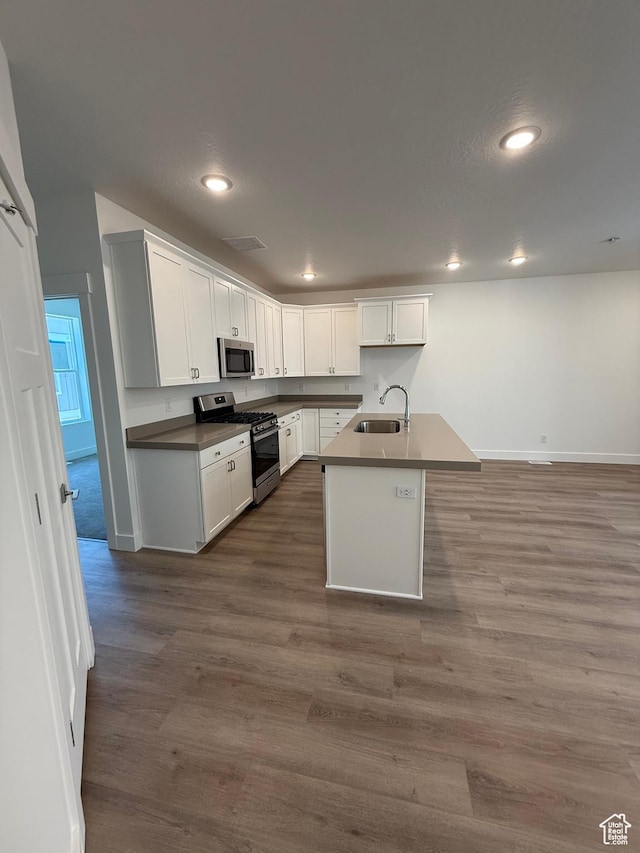 1766 W 160 S Unit 49, Pleasant Grove, UT 84062 - kitchen featuring stainless steel appliances, a sink, baseboards, recessed lighting, and dark countertops