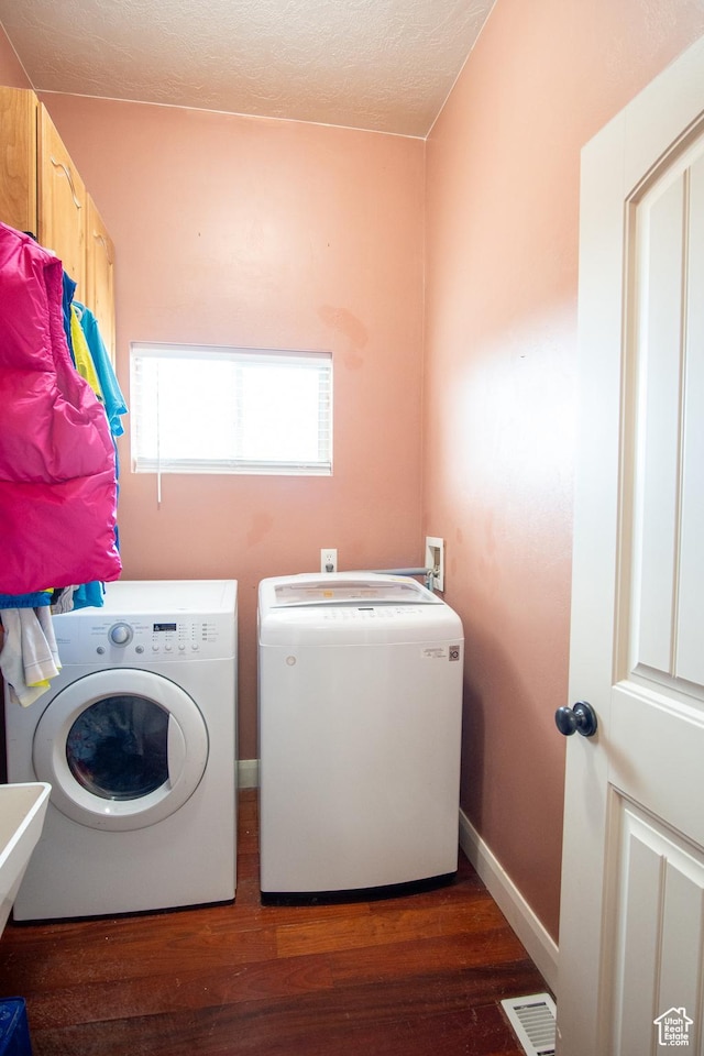 286 E 850 N, Richfield, UT 84701 - washroom featuring separate washer and dryer, wood finished floors, baseboards, and a textured ceiling