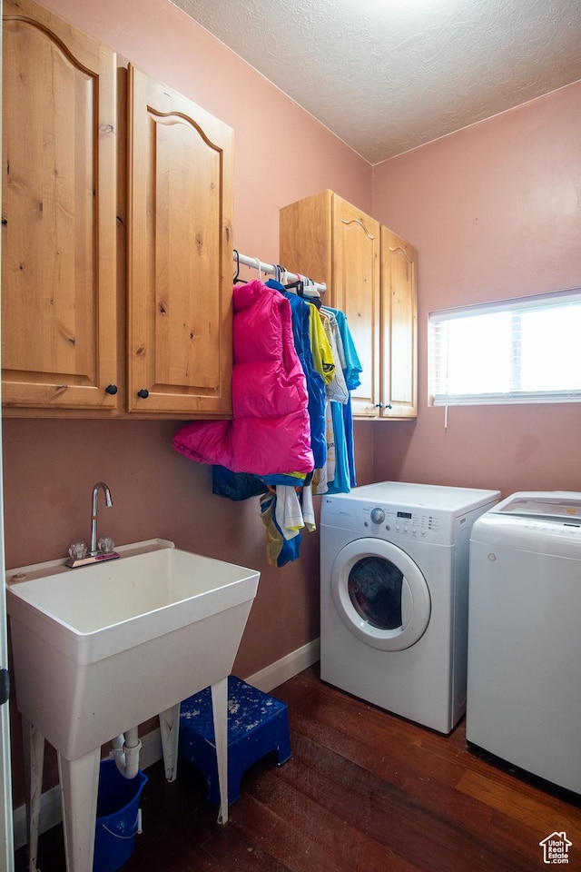 286 E 850 N, Richfield, UT 84701 - washroom featuring cabinet space, washer and dryer, wood finished floors, a textured ceiling, and baseboards