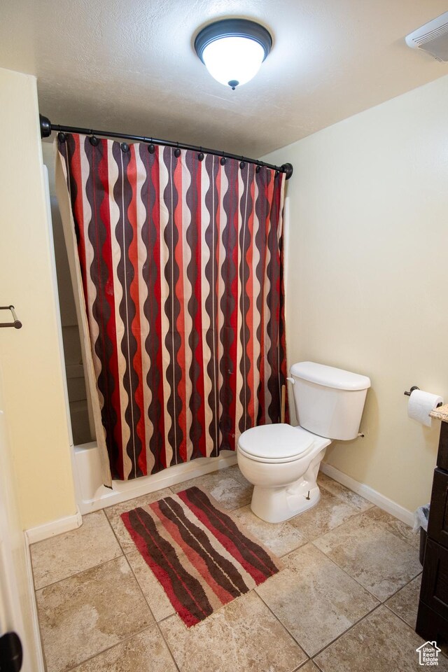 286 E 850 N, Richfield, UT 84701 - bathroom featuring toilet, a shower with curtain, and baseboards