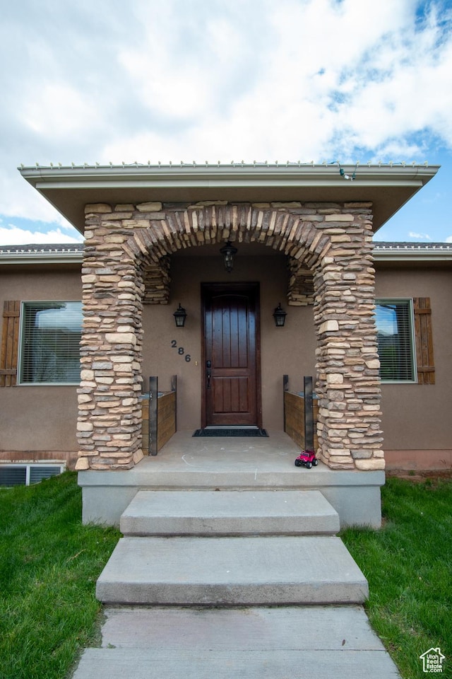 286 E 850 N, Richfield, UT 84701 - property entrance featuring stucco siding