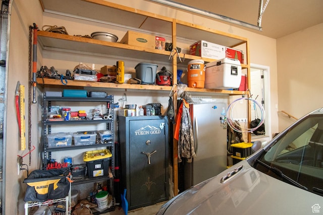 286 E 850 N, Richfield, UT 84701 - garage featuring freestanding refrigerator