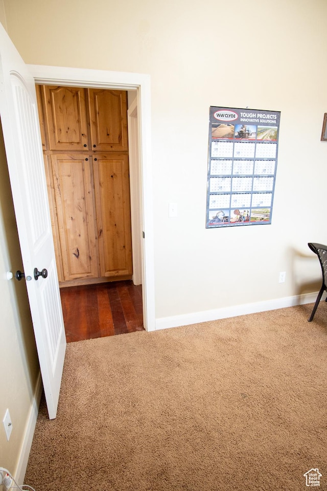286 E 850 N, Richfield, UT 84701 - unfurnished bedroom with dark colored carpet and baseboards
