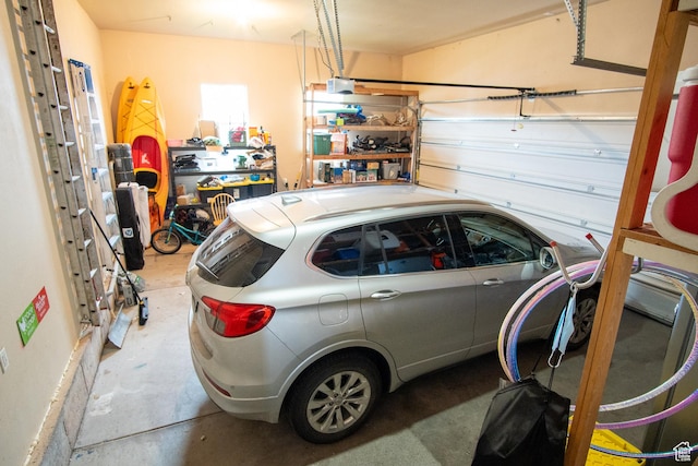 286 E 850 N, Richfield, UT 84701 - garage featuring a garage door opener