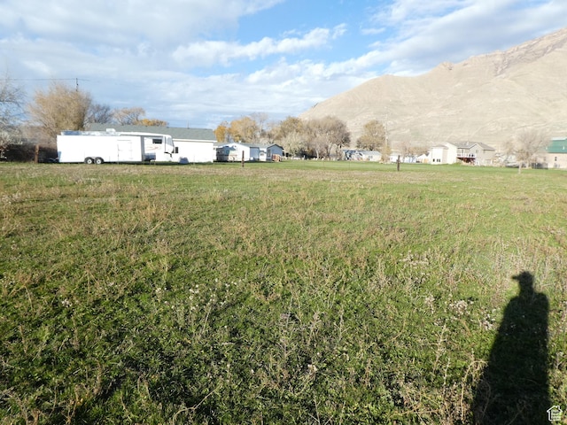 8260 N Mountain View Rd, Lake Point, UT 84074
