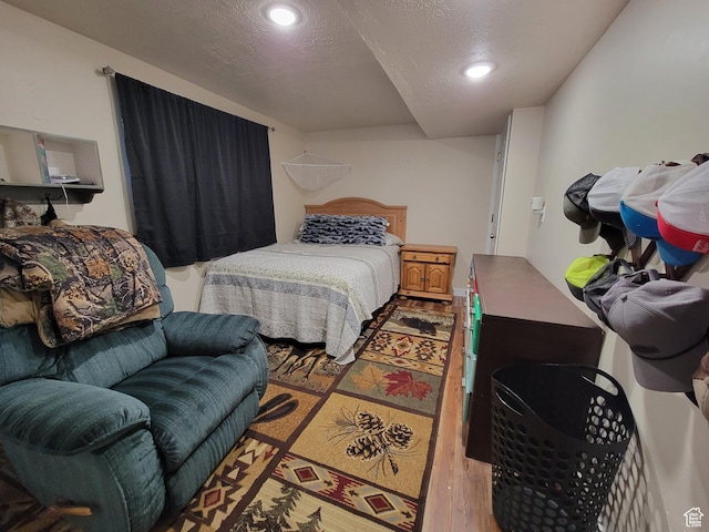 264 W 550 N, Santaquin, UT 84655 - bedroom with recessed lighting, wood finished floors, and a textured ceiling