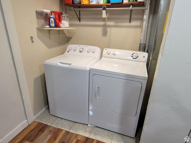264 W 550 N, Santaquin, UT 84655 - laundry room featuring washer and clothes dryer and light wood finished floors