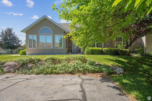 2082 W Jordan Villa Dr, West Jordan, UT 84088 - view of front of property with stucco siding and a front yard