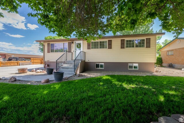 392 N 600 E, Roosevelt, UT 84066 - single story home featuring a front lawn