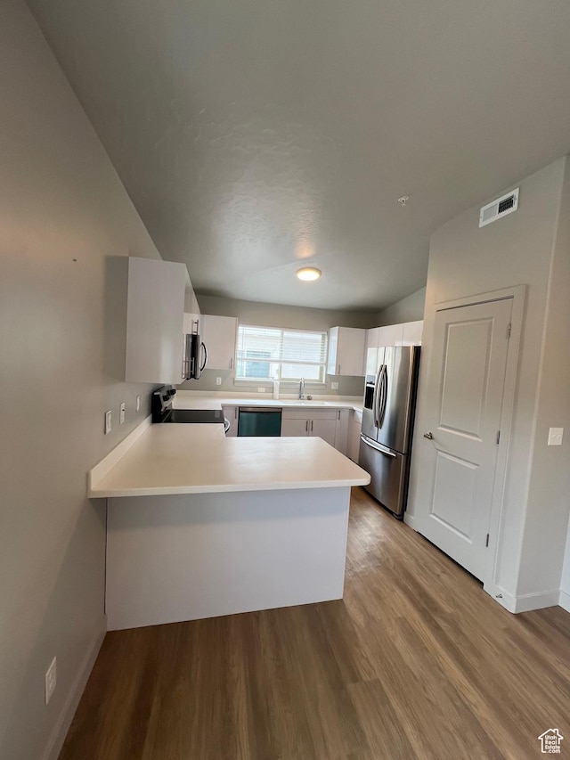 1140 W 950 N Unit C401, Orem, UT 84057 - kitchen with stainless steel appliances, a sink, a peninsula, light countertops, and light wood-style flooring