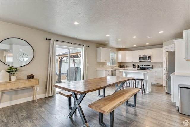 399 N 1325 W, Springville, UT 84663 - dining area with light wood-type flooring, a textured ceiling, recessed lighting, and baseboards