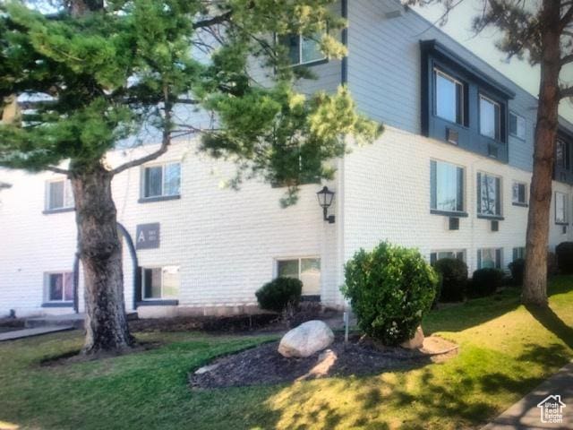 350 E 700 S Unit K102, Salt Lake City, UT 84111 - view of side of home featuring brick siding and a yard