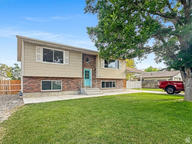485 W Cottonwood Ln, Ferron, UT 84523 - raised ranch with brick siding and entry steps