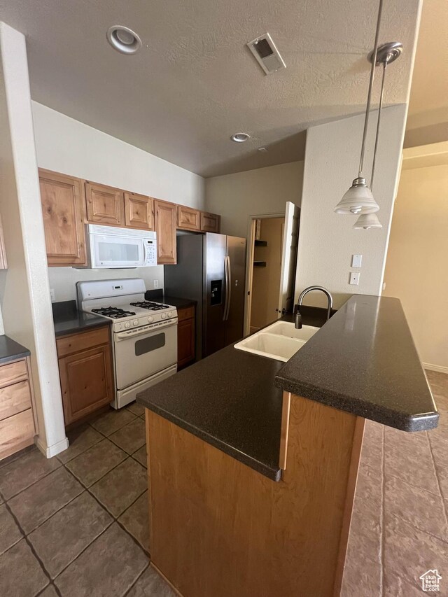 1593 W 110 N Unit 4, Pleasant Grove, UT 84062 - kitchen featuring white appliances, a sink, dark countertops, a peninsula, and a textured ceiling