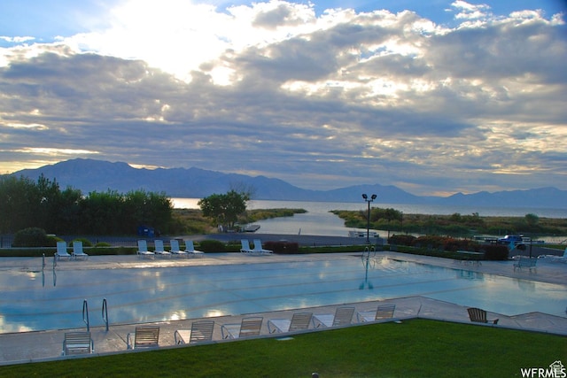 67 E Summer Pl S, Saratoga Springs, UT 84045 - community pool with a water and mountain view