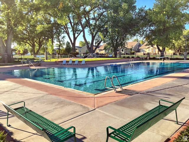 67 E Summer Pl S, Saratoga Springs, UT 84045 - community pool with a patio