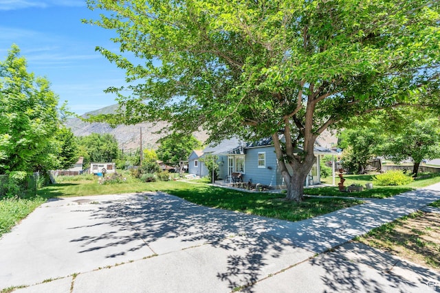 831 E Hillcrest Dr, Springville, UT 84663 - view of front of property with a front lawn and a mountain view