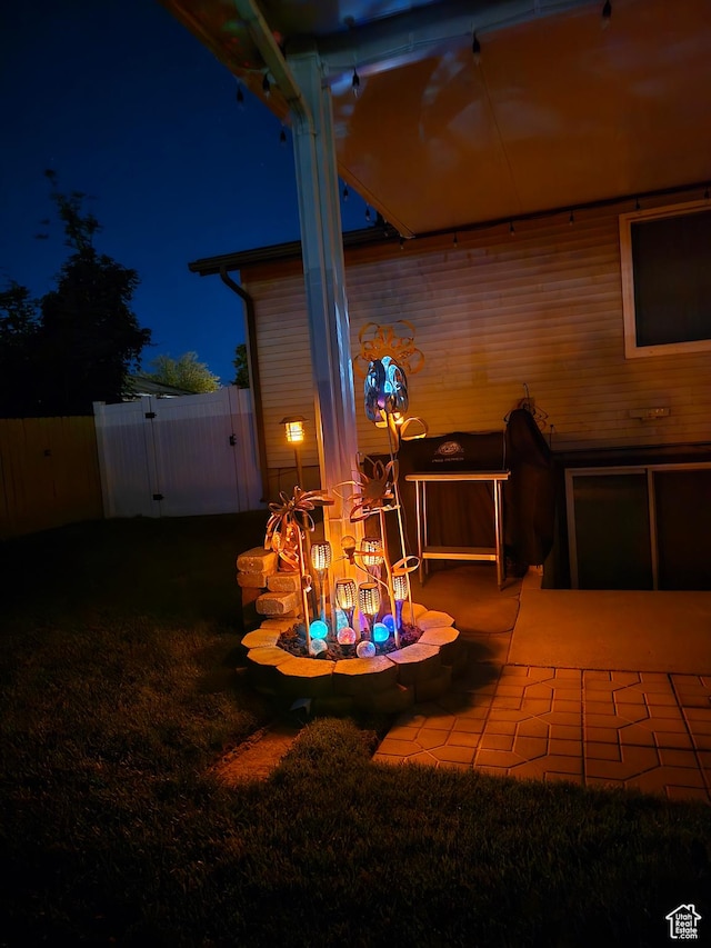 9162 S Pebble Glen Cir, Sandy, UT 84094 - exterior view of a chandelier