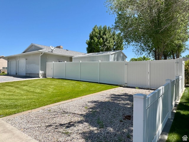786 E Bristlecone Dr, Delta, UT 84624 - view of side of property featuring a garage, a gate, and driveway
